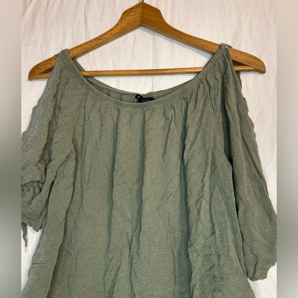 Rue 21 Women’s Green Top Size Small - Picture 3 of 7